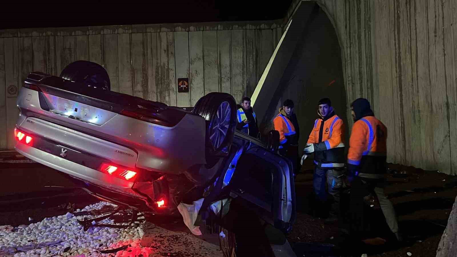 Kontrolden çıkan otomobil tünel girişinde takla attı: 1 yaralı