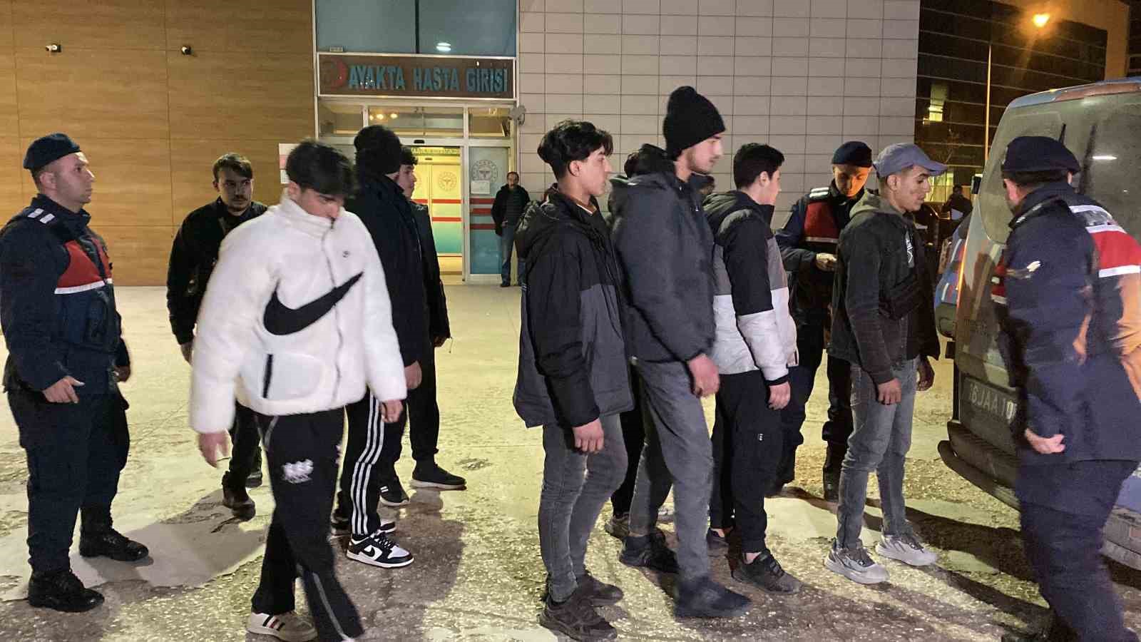 İneg&ouml;l&rsquo;de 9 ka&ccedil;ak g&ouml;&ccedil;men yakalandı
