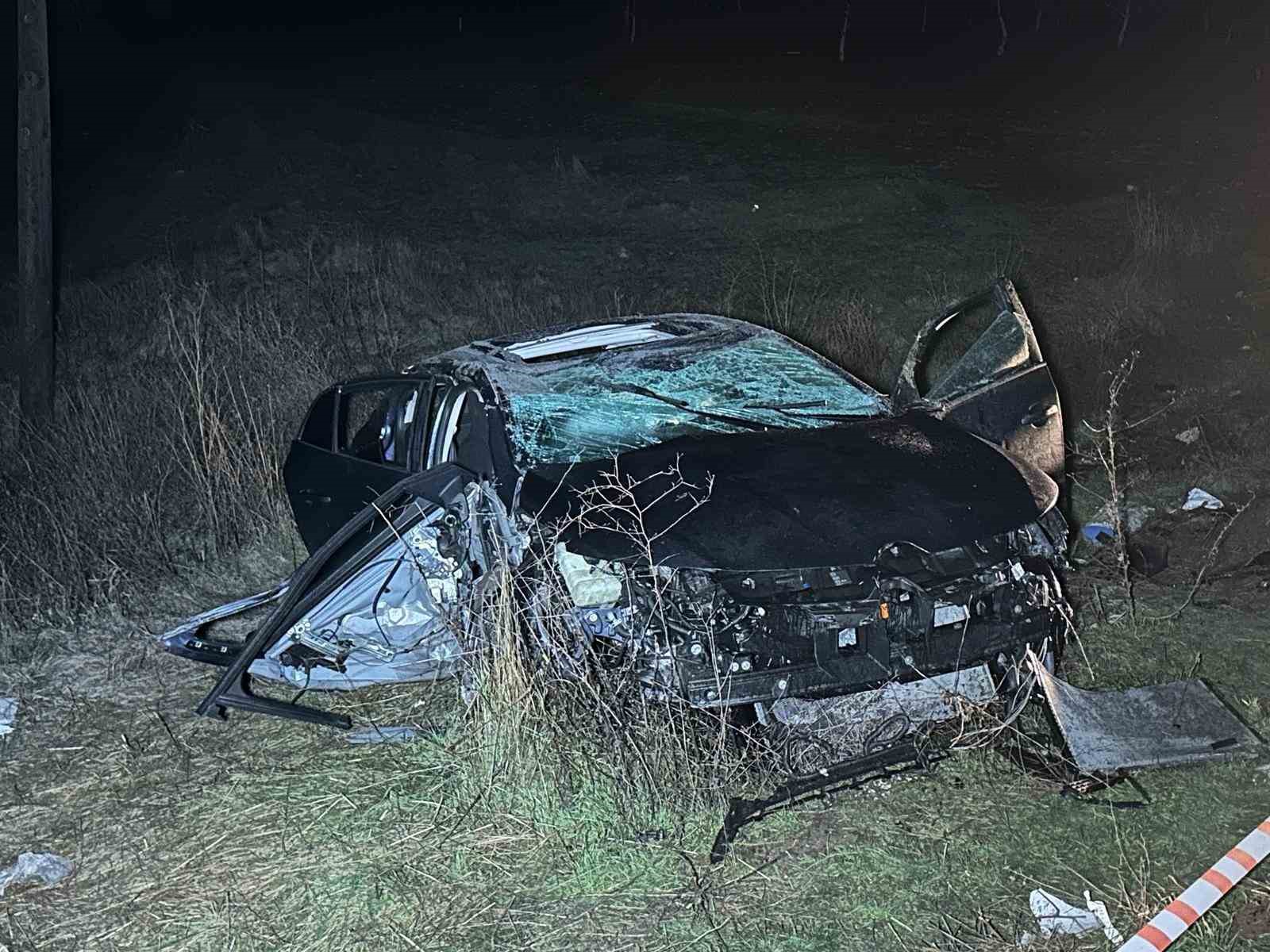 Uşak&rsquo;ta otomobil şarampole devrilip takla attı: 1 &ouml;l&uuml;, 3 yaralı
