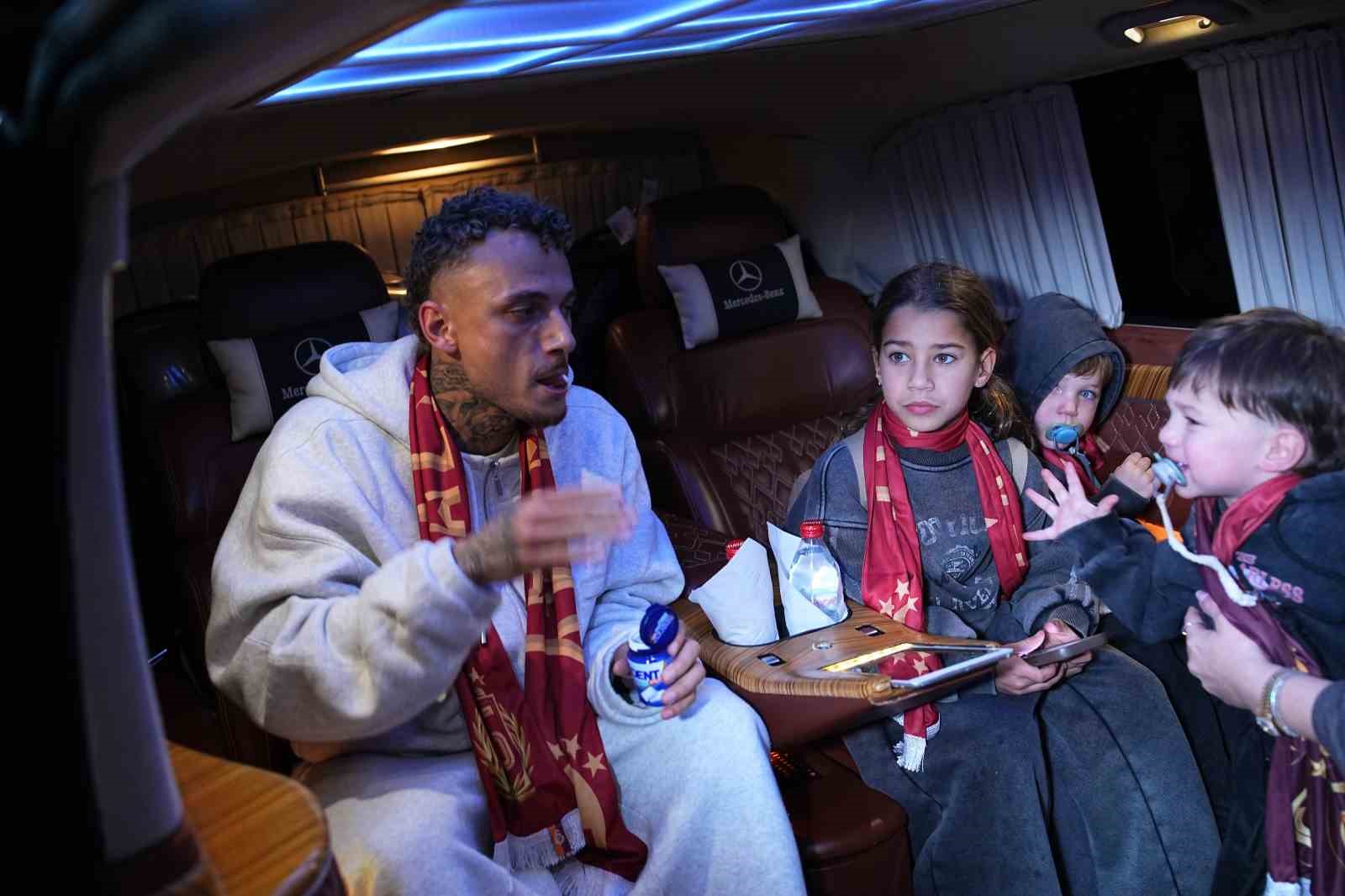 Galatasaray&rsquo;ın yeni transferi Noa Lang, İstanbul&rsquo;a geldi
