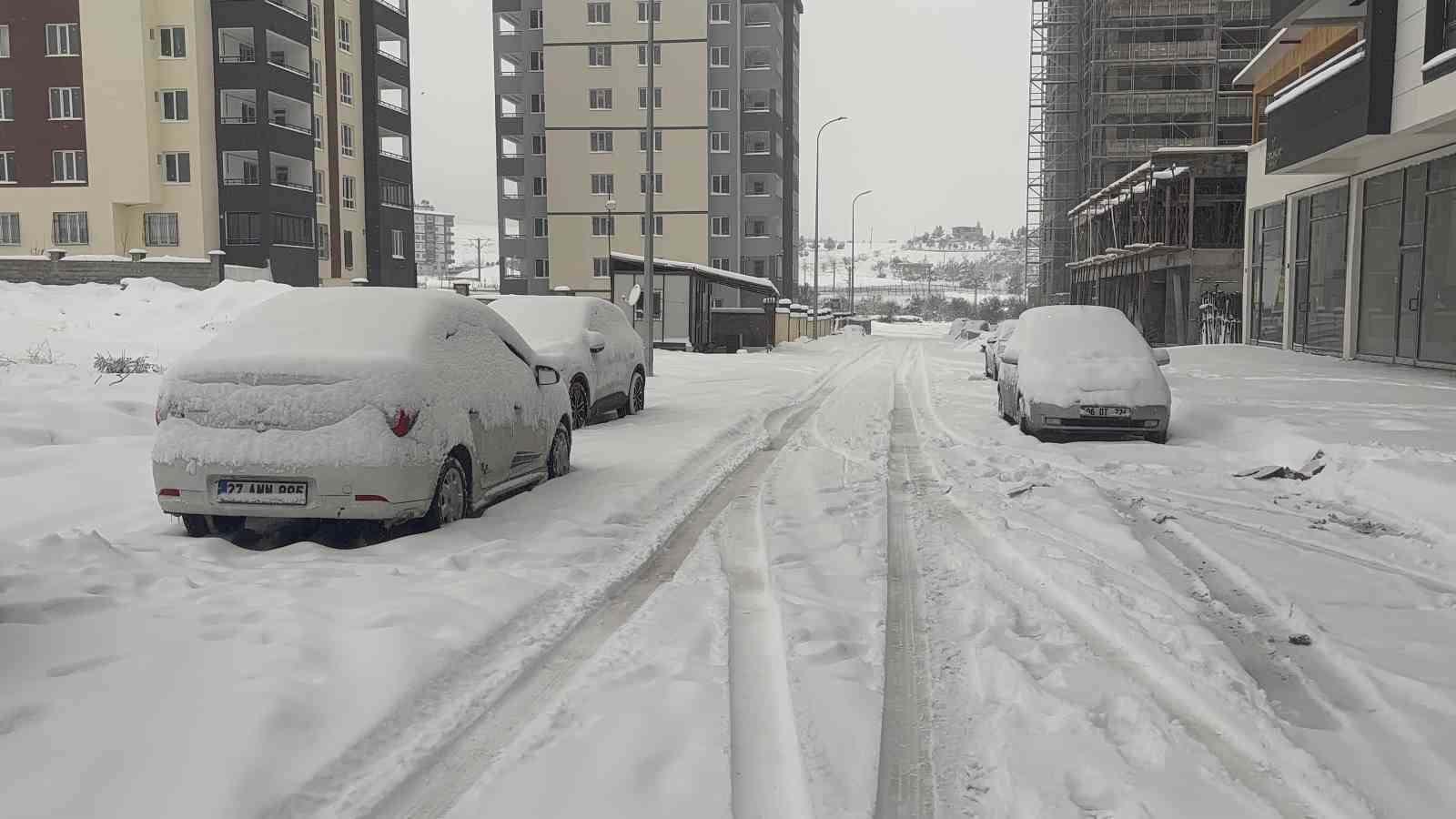 Gaziantep’te kar yağışı devam ediyor