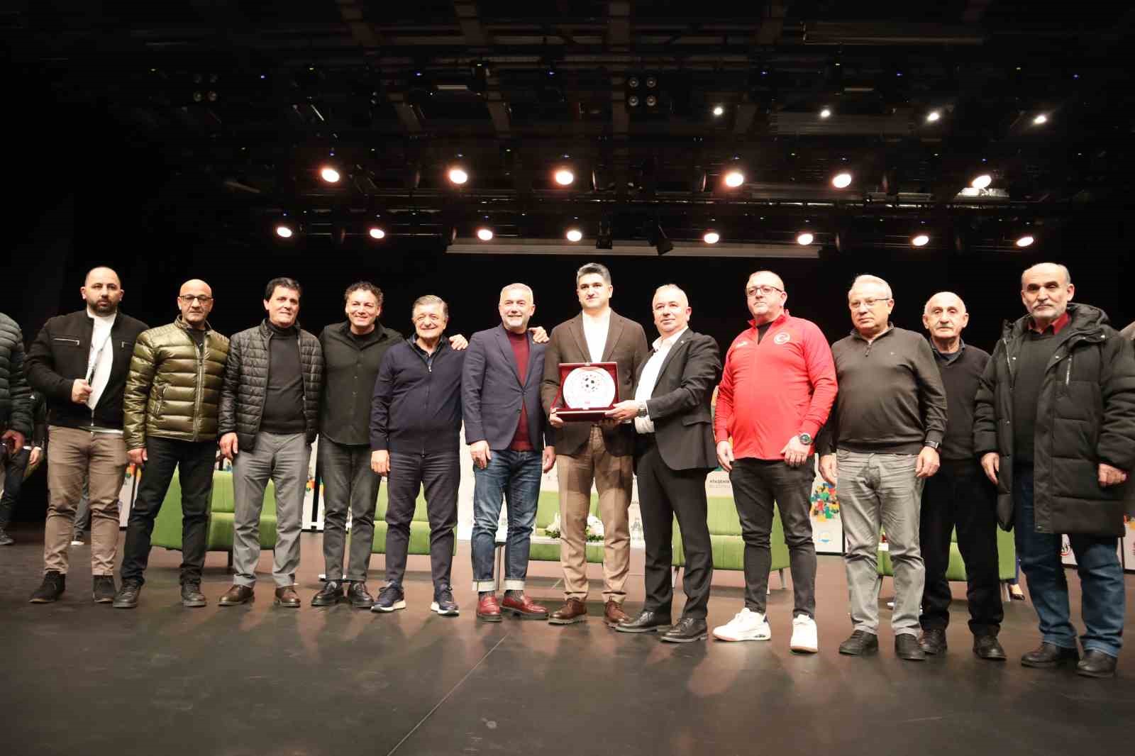 Ataşehir’de sanat ve spor alanında ünlü isimleri buluşturan panel