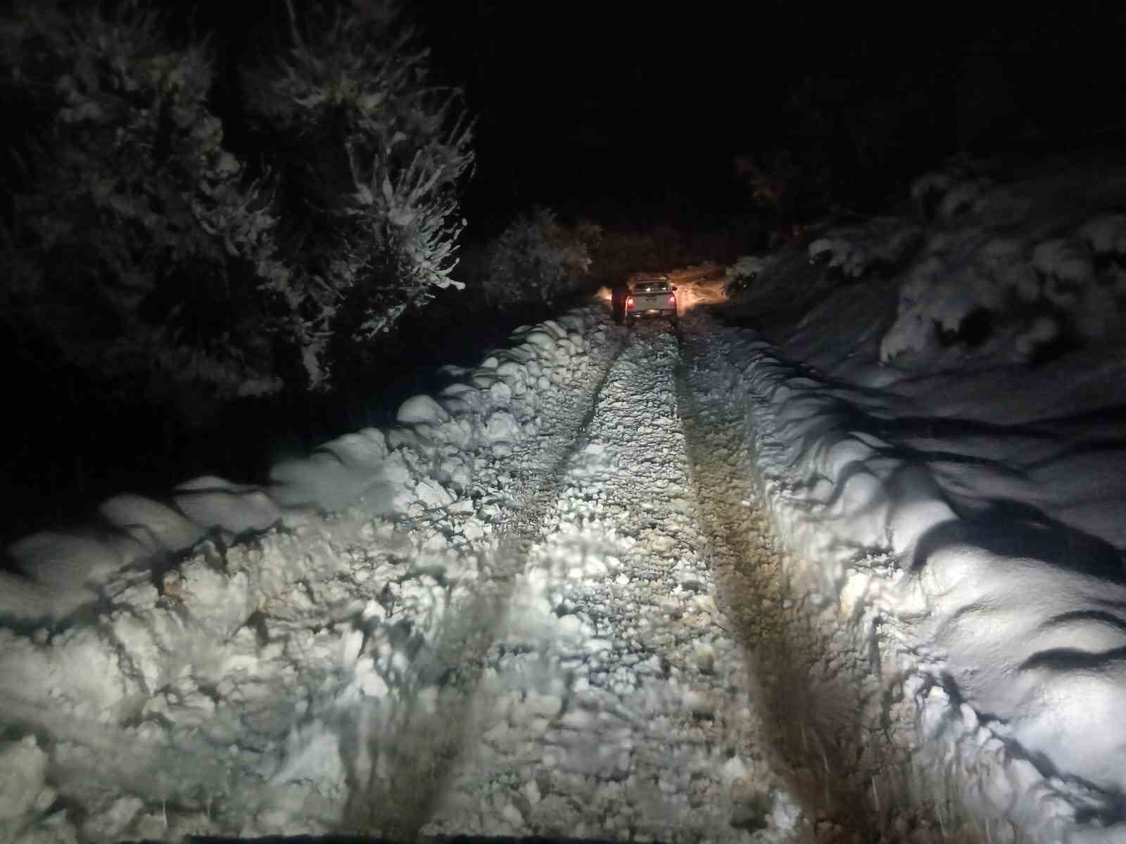 Batman’da kapalı yol açıldı, 14 yaşındaki Gülsüm sağlık ekiplerine ulaştırıldı