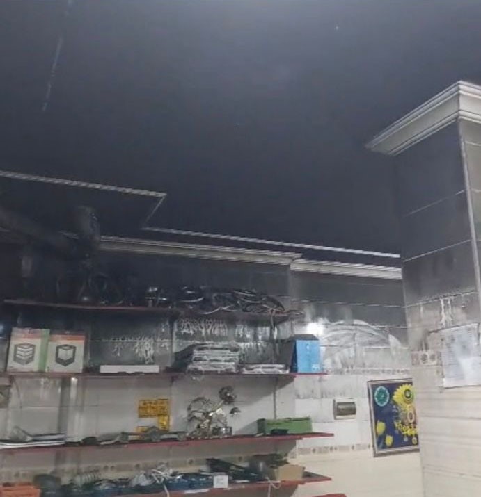 Elektrikçi dükkanında çıkan yangın söndürüldü