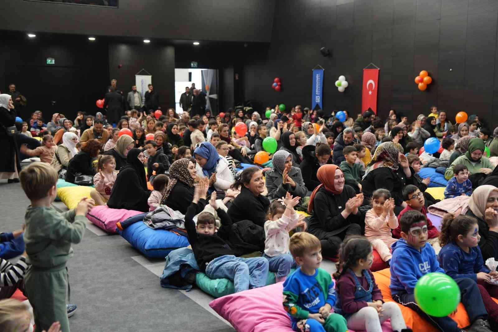 S&ouml;mestır &ccedil;oşkusu Arnavutk&ouml;y&rsquo;de başladı: Arnavutk&ouml;y &Ccedil;ocuk Festivali 4 g&uuml;n s&uuml;recek
