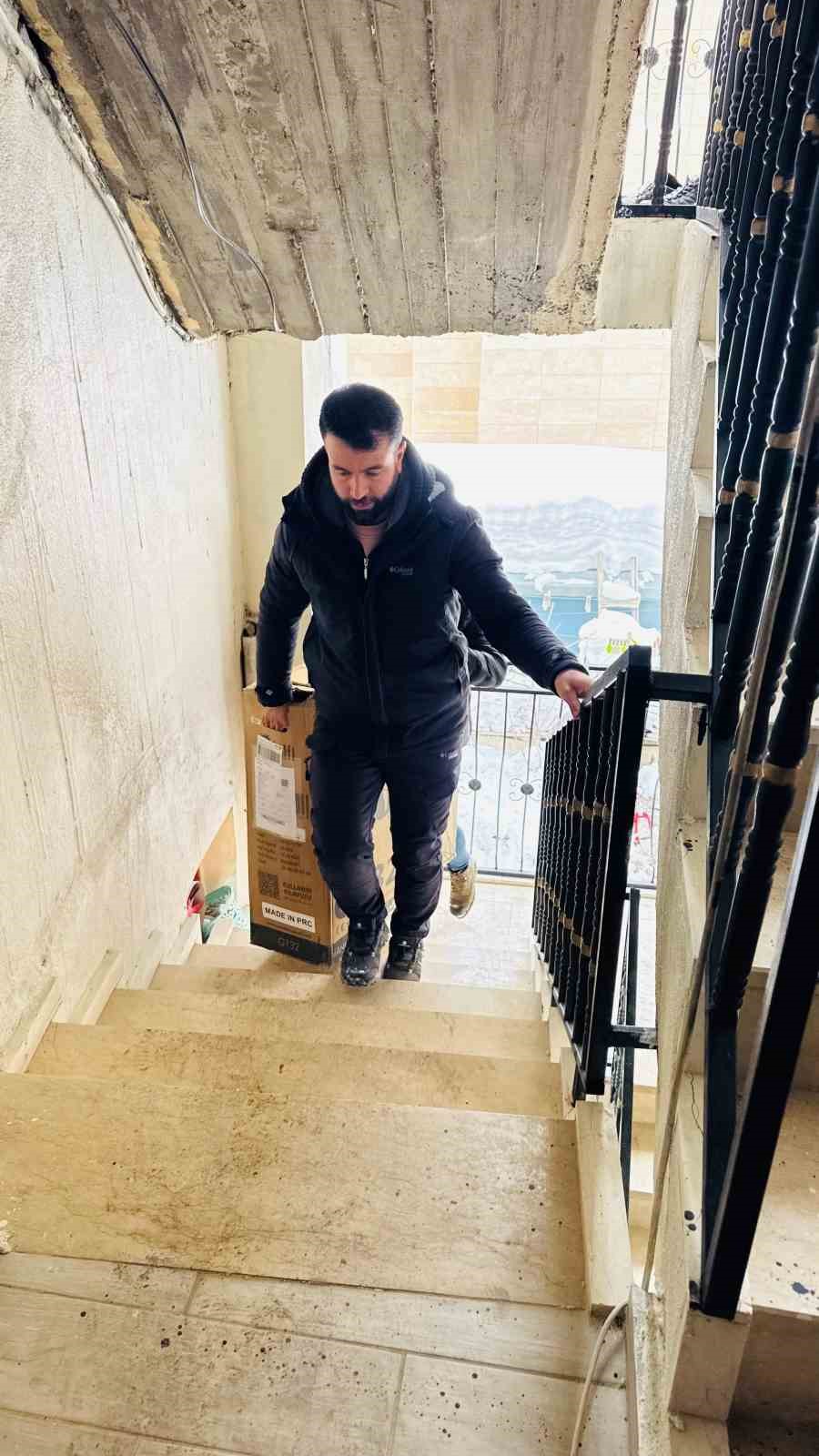 Engelli &ccedil;ocuğa anlamlı hediye
