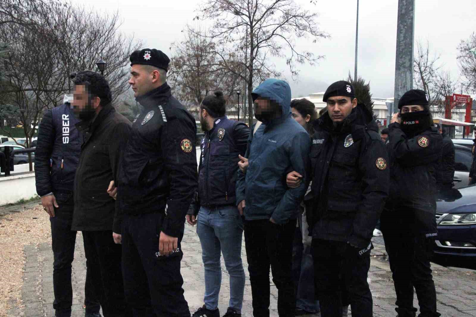 Muğla’da sahte hesap üzerinden ‘Devlet Büyüklerine Hakaret’ şüphelileri adliyeye sevk edildi