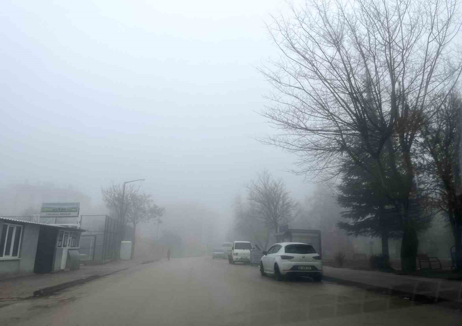 Kentin yüksek kesimlerinde sis etkili oldu