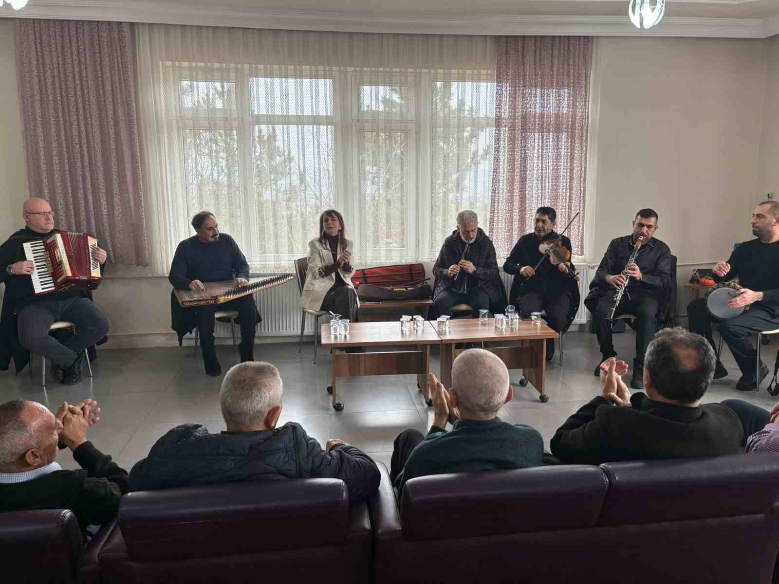 Huzurevi sakinlerine yönelik anlamlı konser