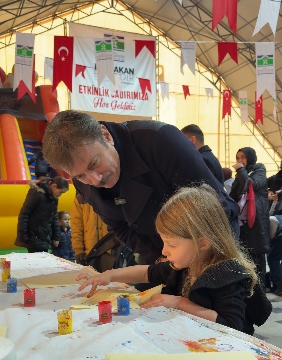 Bah&ccedil;elievler&rsquo;de &ccedil;ocuklara s&ouml;mestr tatil şenliği
