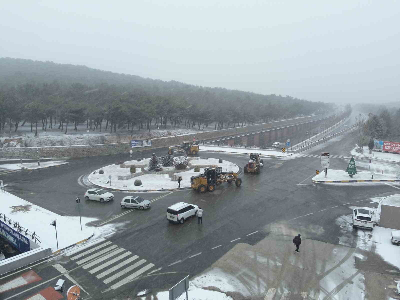 Gaziantep’te karla mücadele çalışmaları aralıksız devam ediyor