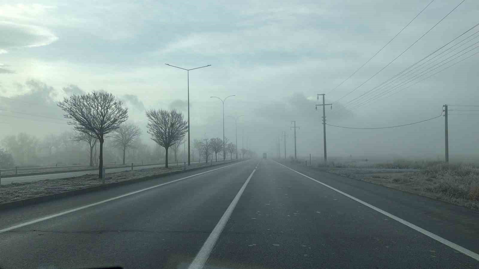 Afyonkarahisar&rsquo;da sis etkili oldu
