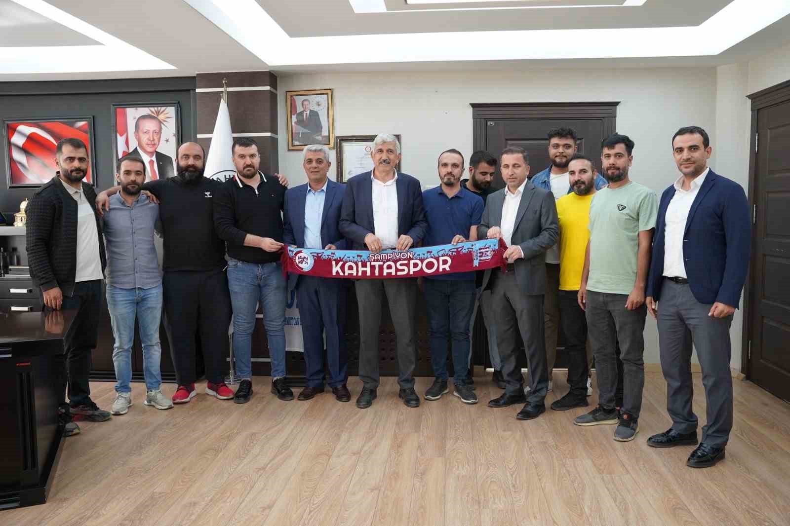 Başkan Halla&ccedil;&rsquo;tan Kahta02 Spor i&ccedil;in g&uuml;&ccedil;l&uuml; destek &ccedil;ağrısı
