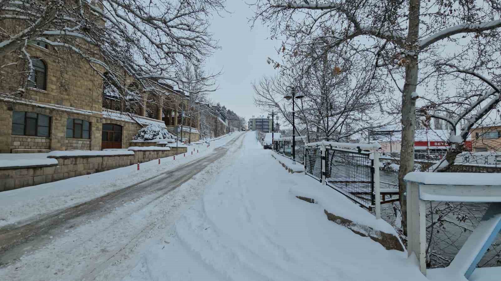 Malatya’da kar yağışı etkisini arttırdı