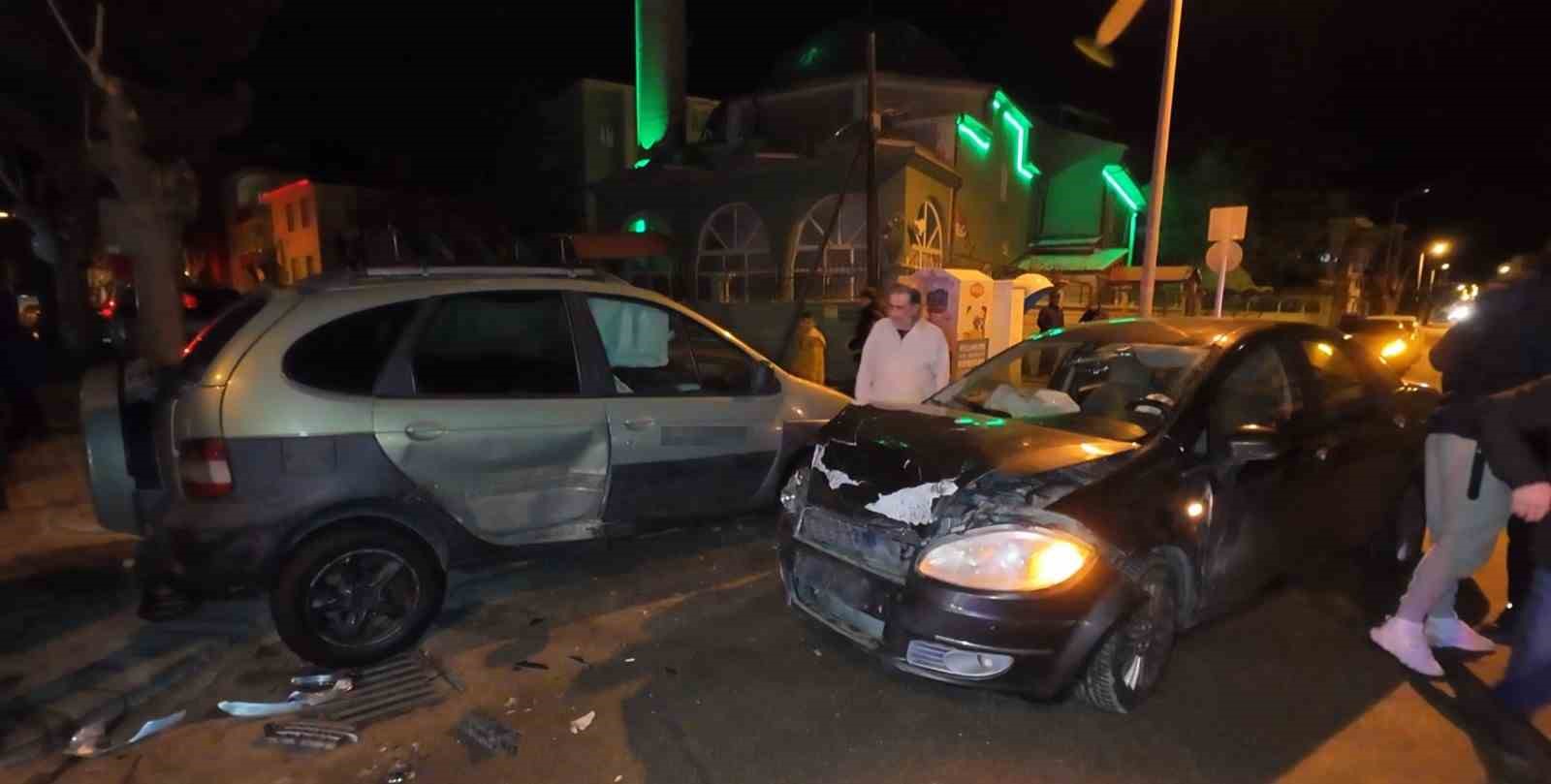 Karaman’da iki otomobil çarpıştı: 1 yaralı