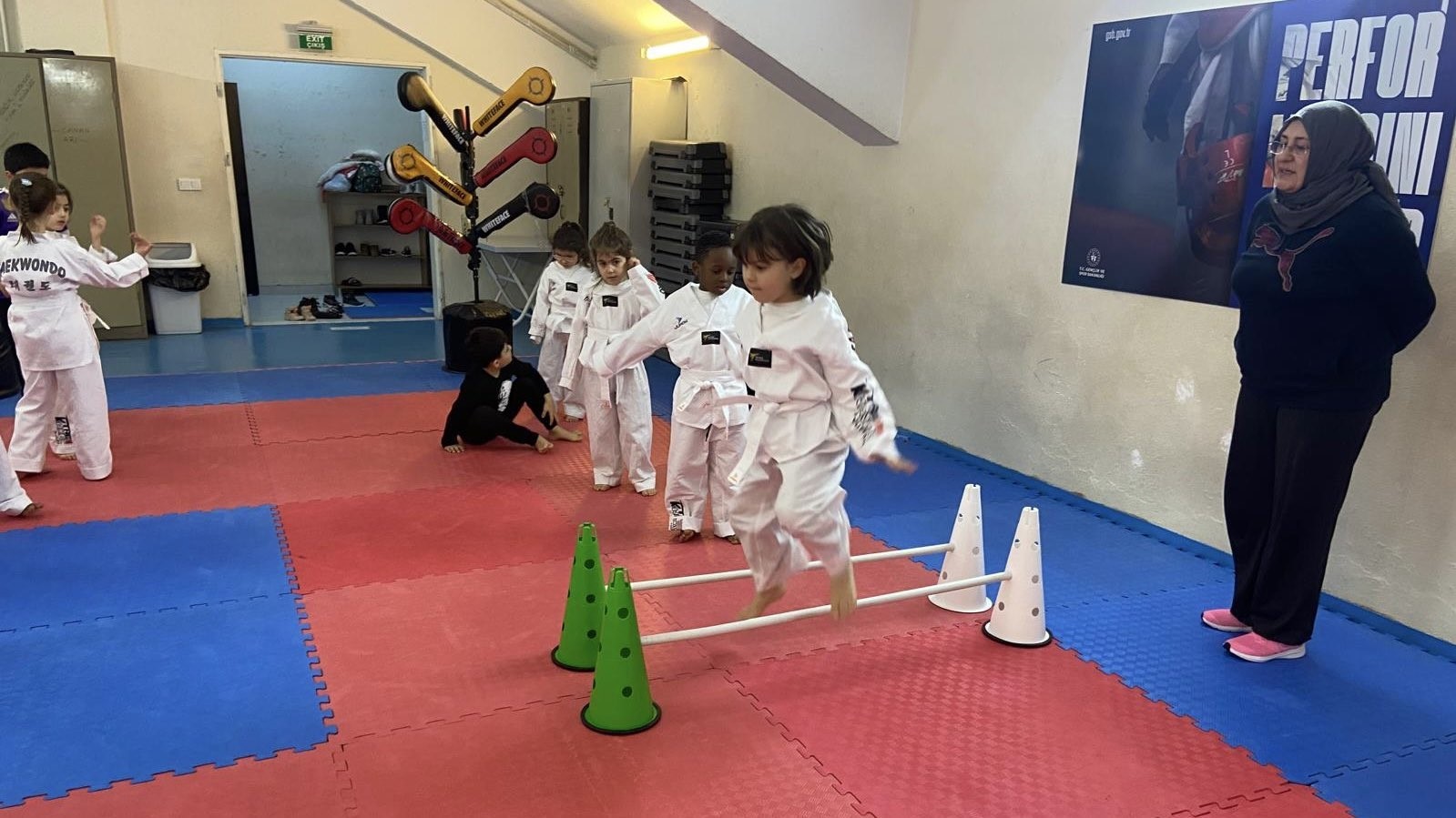 Porsuk Spor Salonu’nda taekwondo eğitimleri aralıksız sürüyor
