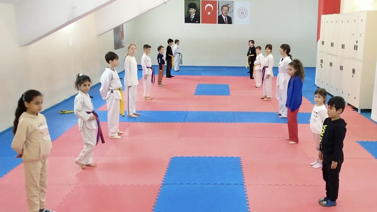 Porsuk Spor Salonu’nda taekwondo eğitimleri aralıksız sürüyor
