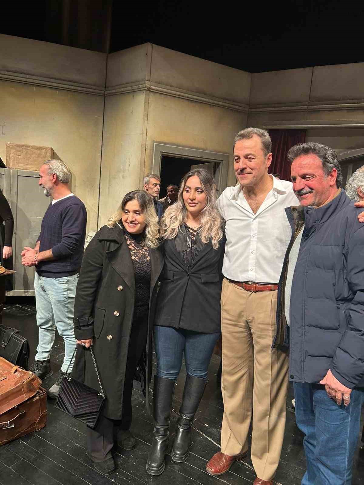 Devlet Tiyatrosu&rsquo;nun unutulmaz oyunu Profesyonel son kez sahnedeydi
