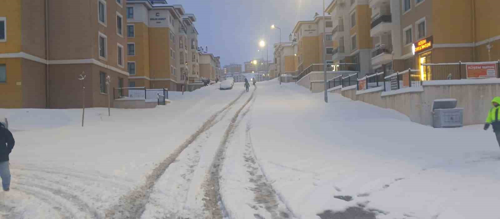 Gölbaşı’nda kar yağışı etkili oldu