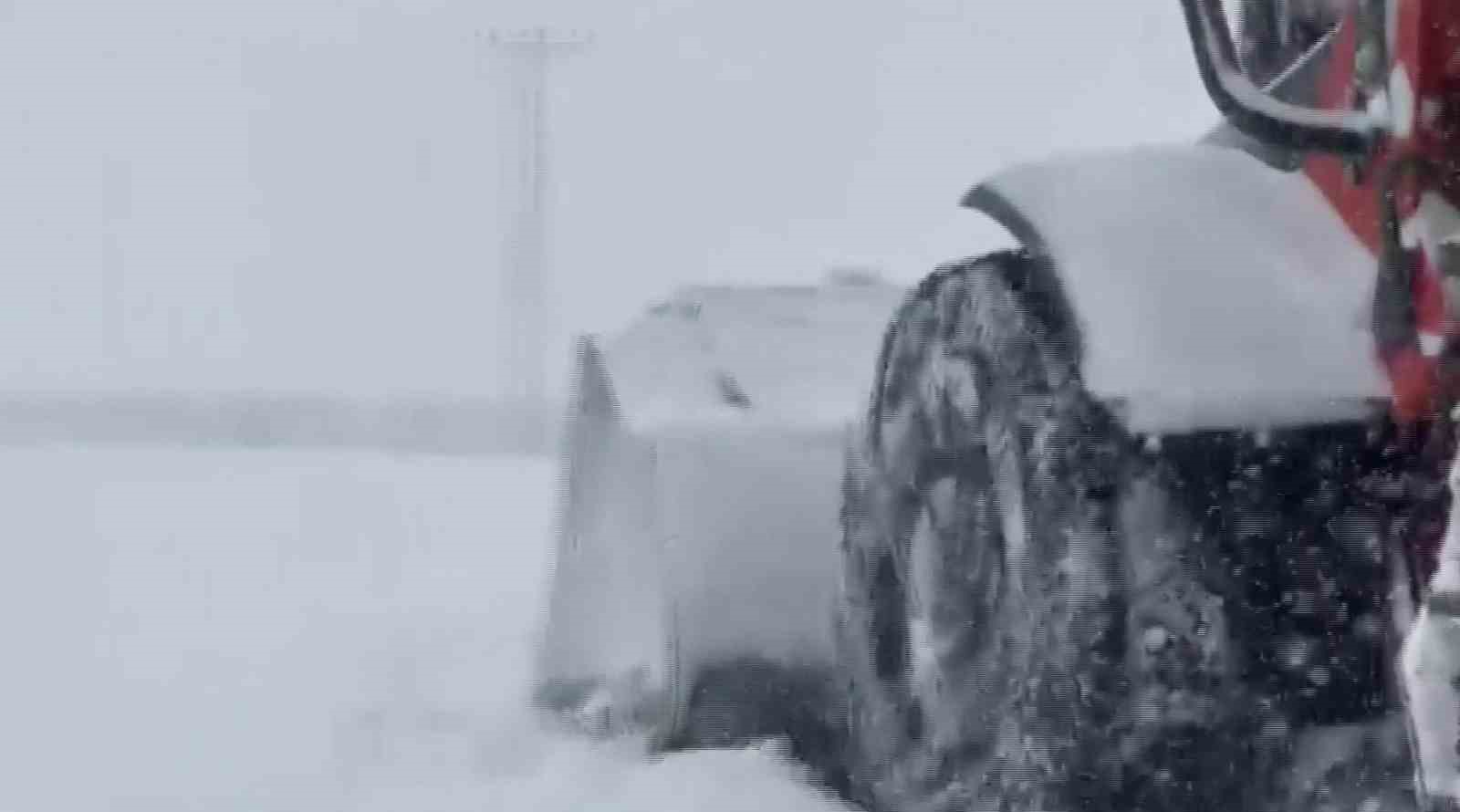 Gercüş’te hastalar için yollar küreklerle açıldı