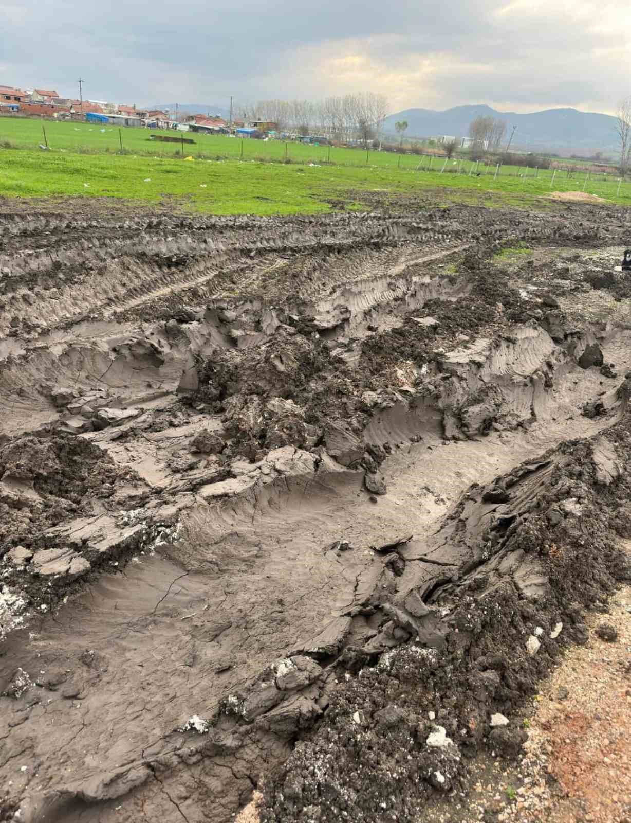 Gönen’de imar var, inşaat var yol yok, altyapı yok
