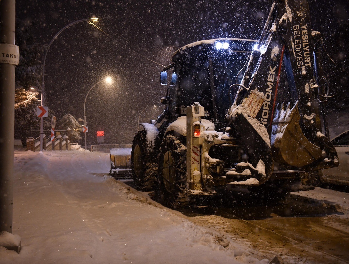Yeşilyurt Belediyesi karla m&uuml;cadelede 7/24 sahada!
