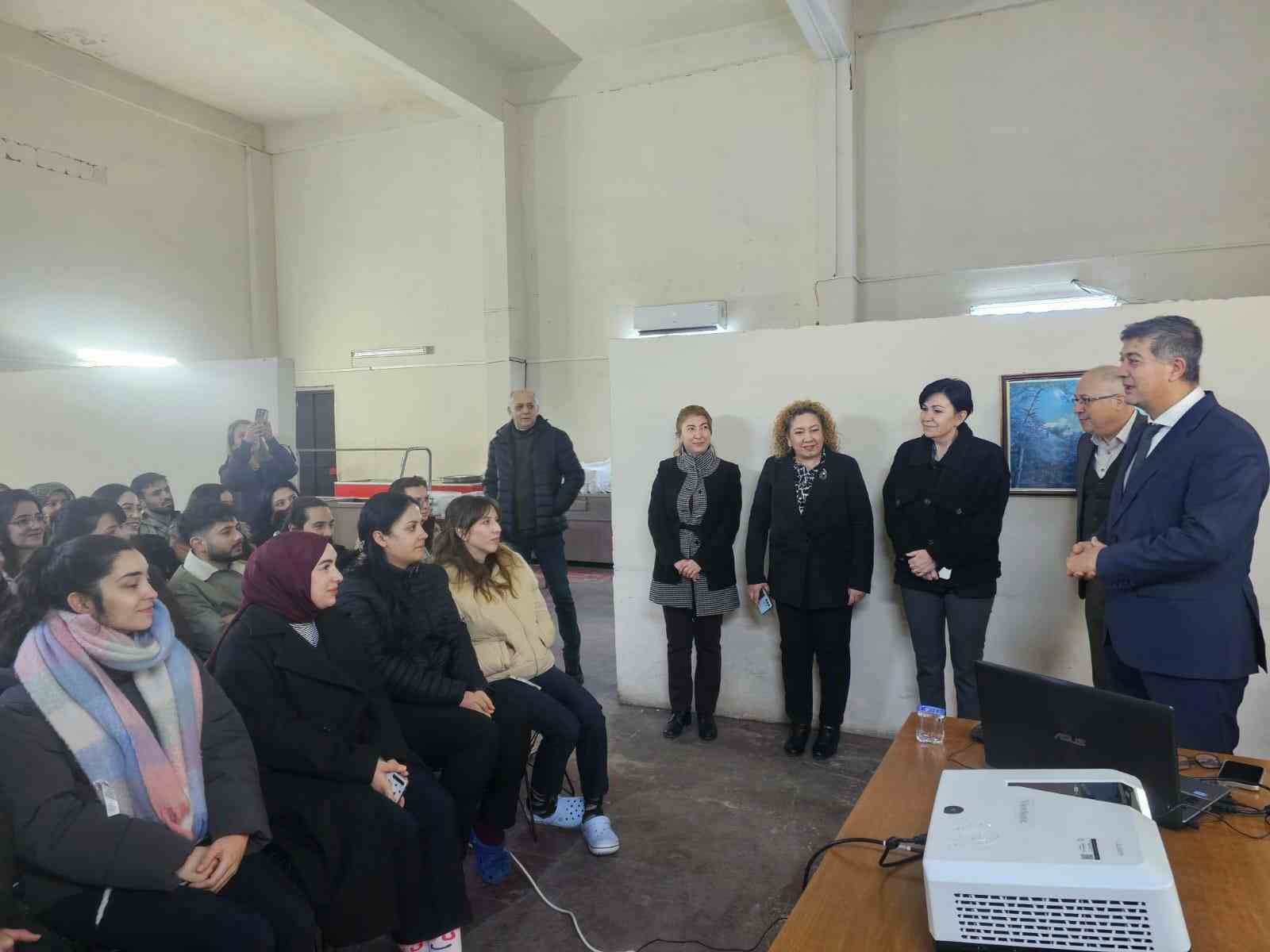 Aydın Atatürk Devlet Hastanesi’nde sağlık kadrosuna uyum eğitimi