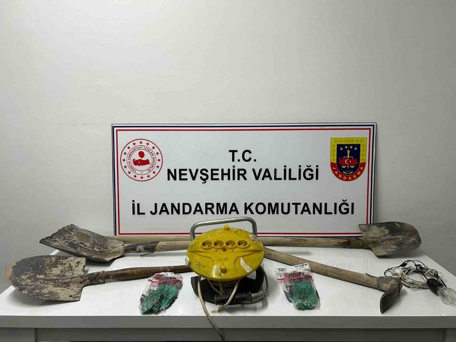 Kaçak kazı yaparken suçüstü yakalandılar