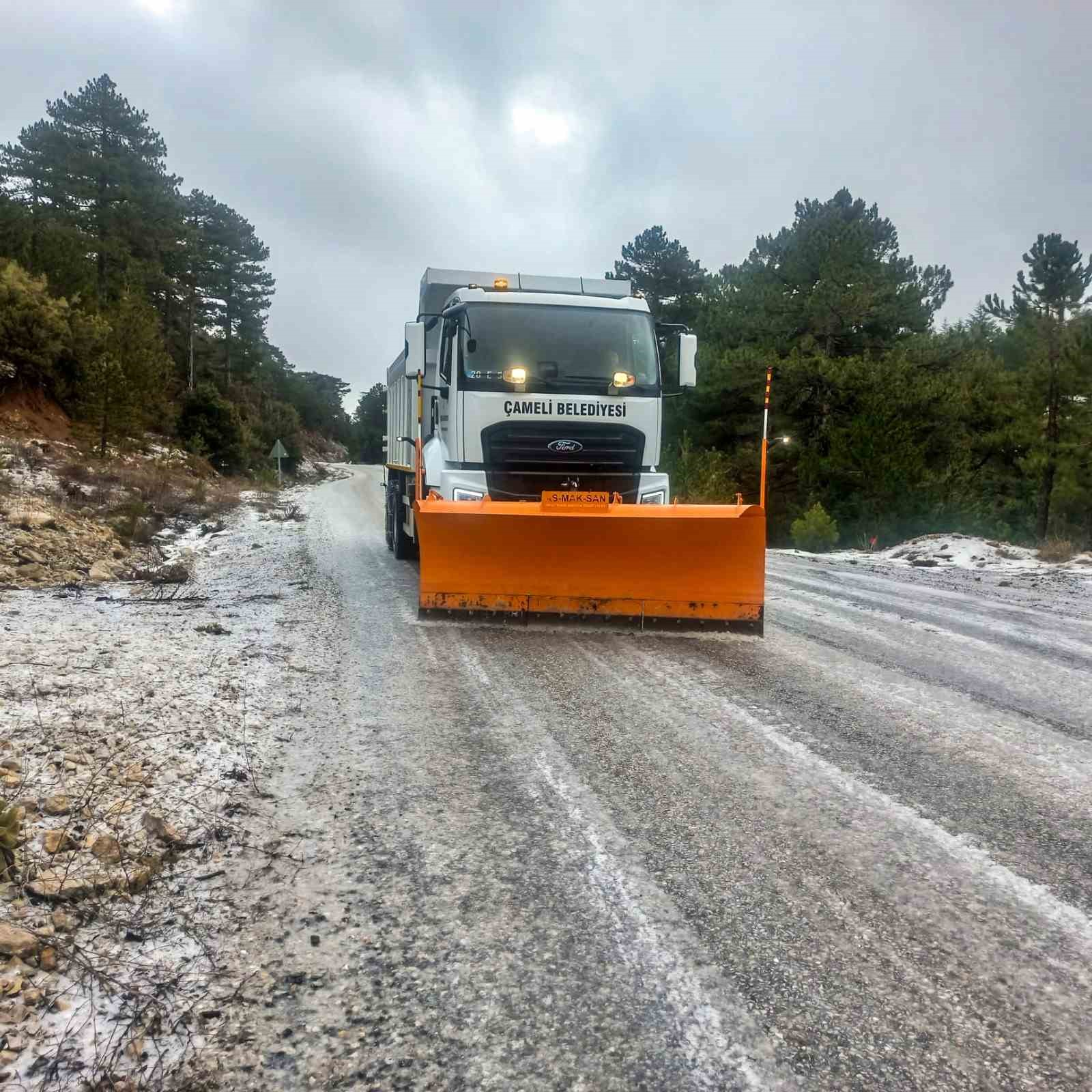 Çameli Belediyesinden kışa güçlü müdahale, yeni tuzlama aracı görevde