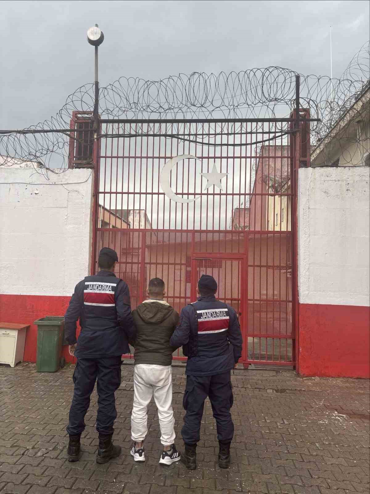 Efeler’de 22 yıl hapis cezasıyla aranan şahıs yakalandı