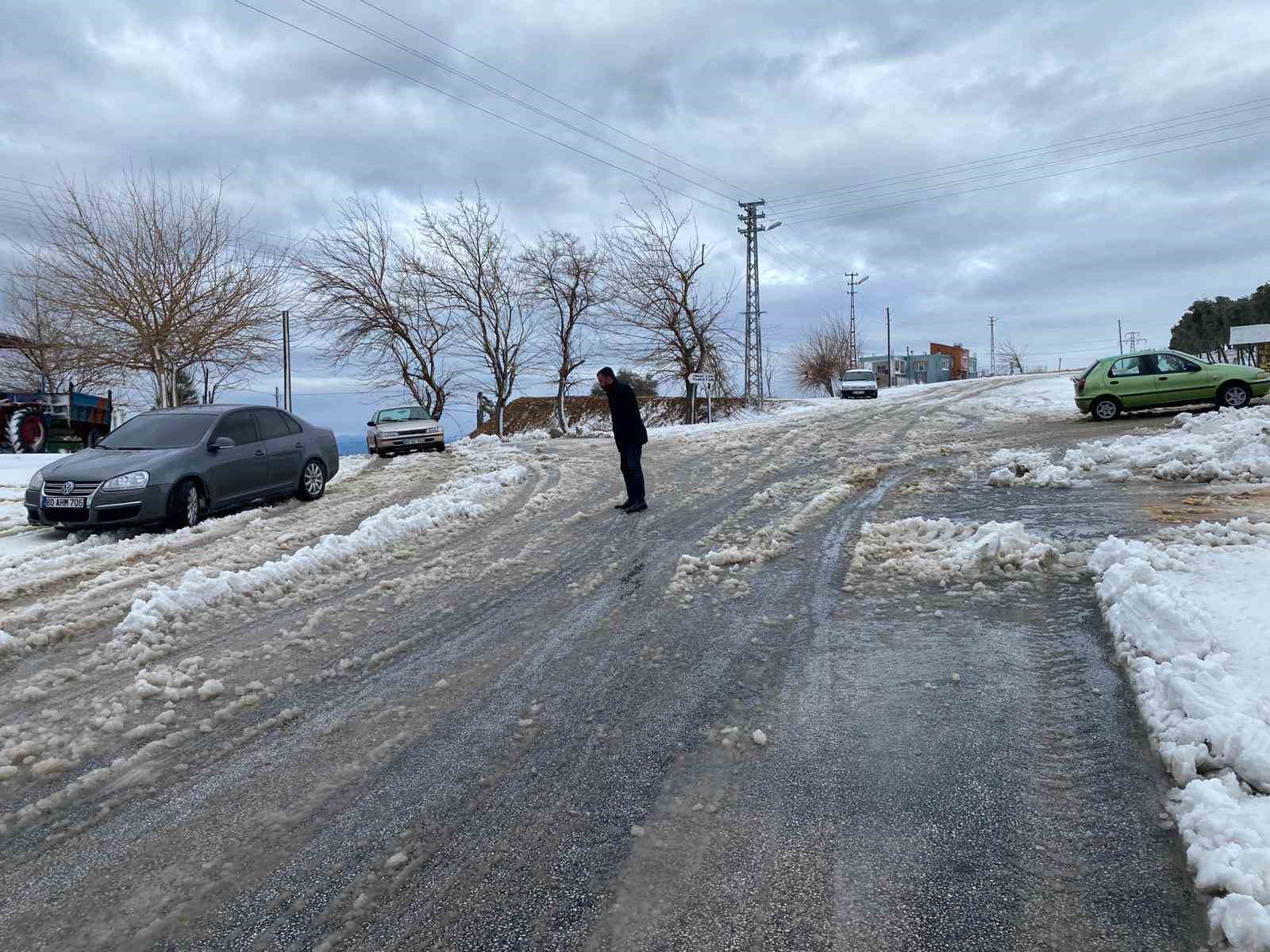 Osmaniye’de kar yağışı hayatı olumsuz etkiledi