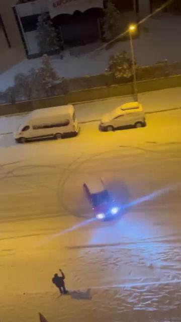 Kar &uuml;st&uuml;nde tehlikeli hareket: Kayıp dirft attı
