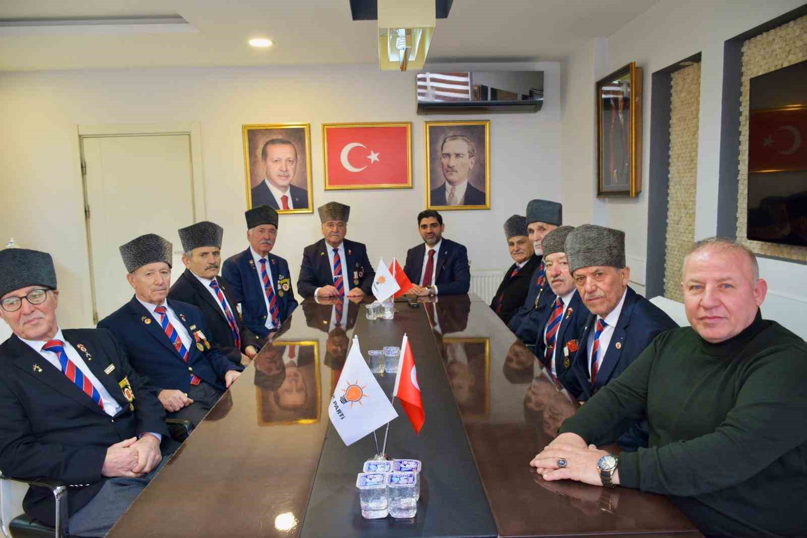 Başkan Salt gaziler, muhtarlar ve vatandaşlarla bir araya geldi