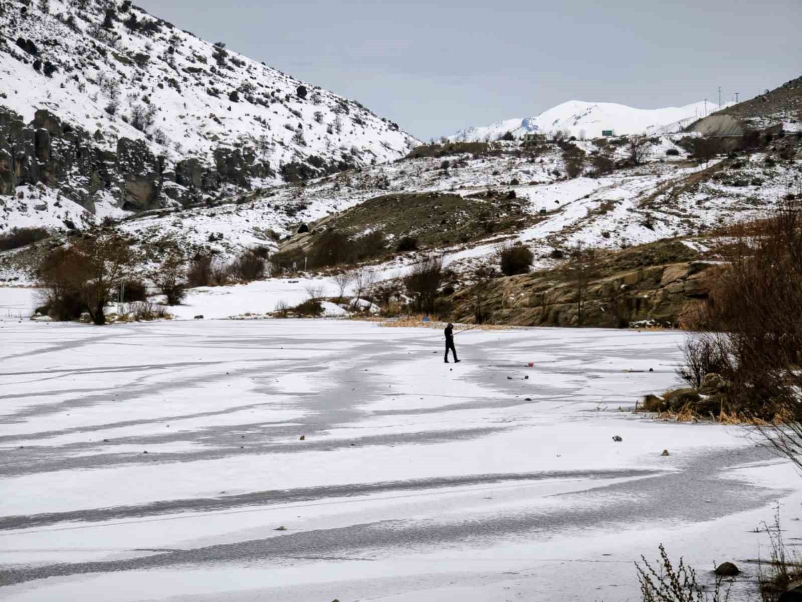 Bulumya Göleti buz tuttu