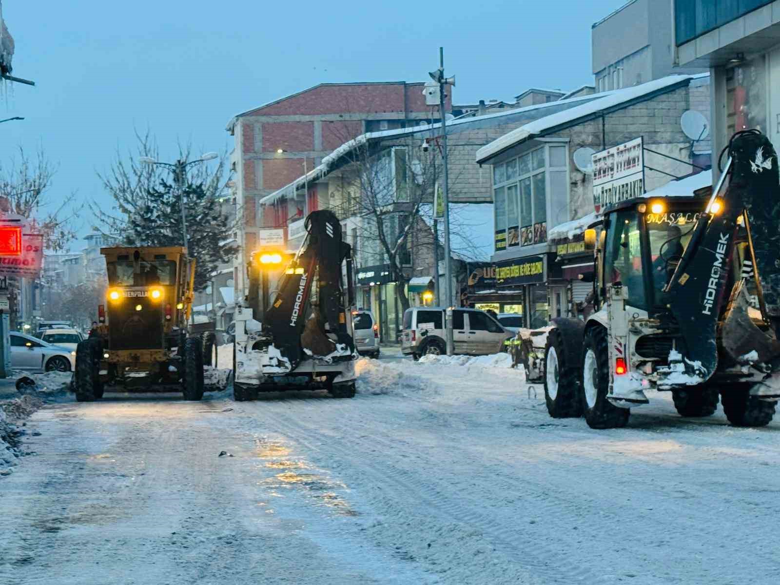 Patnos’ta kar yağışının ardından temizlik seferberliği