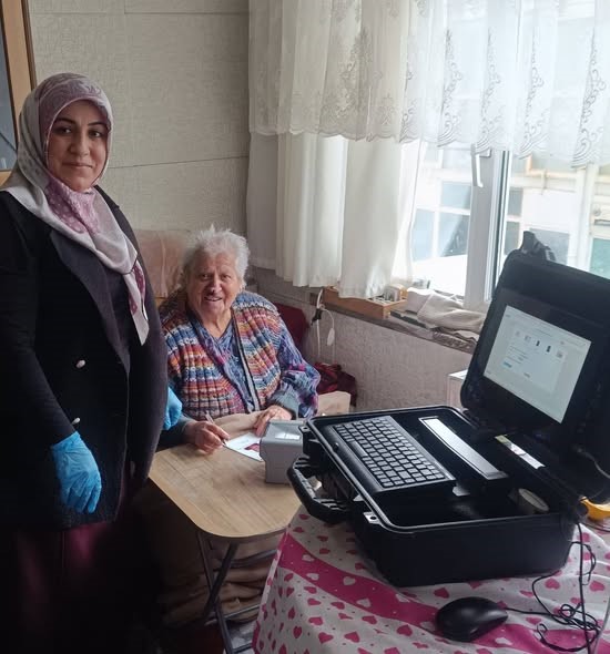 Sinop&rsquo;ta evde kimlik kartı başvurusu hizmeti s&uuml;r&uuml;yor
