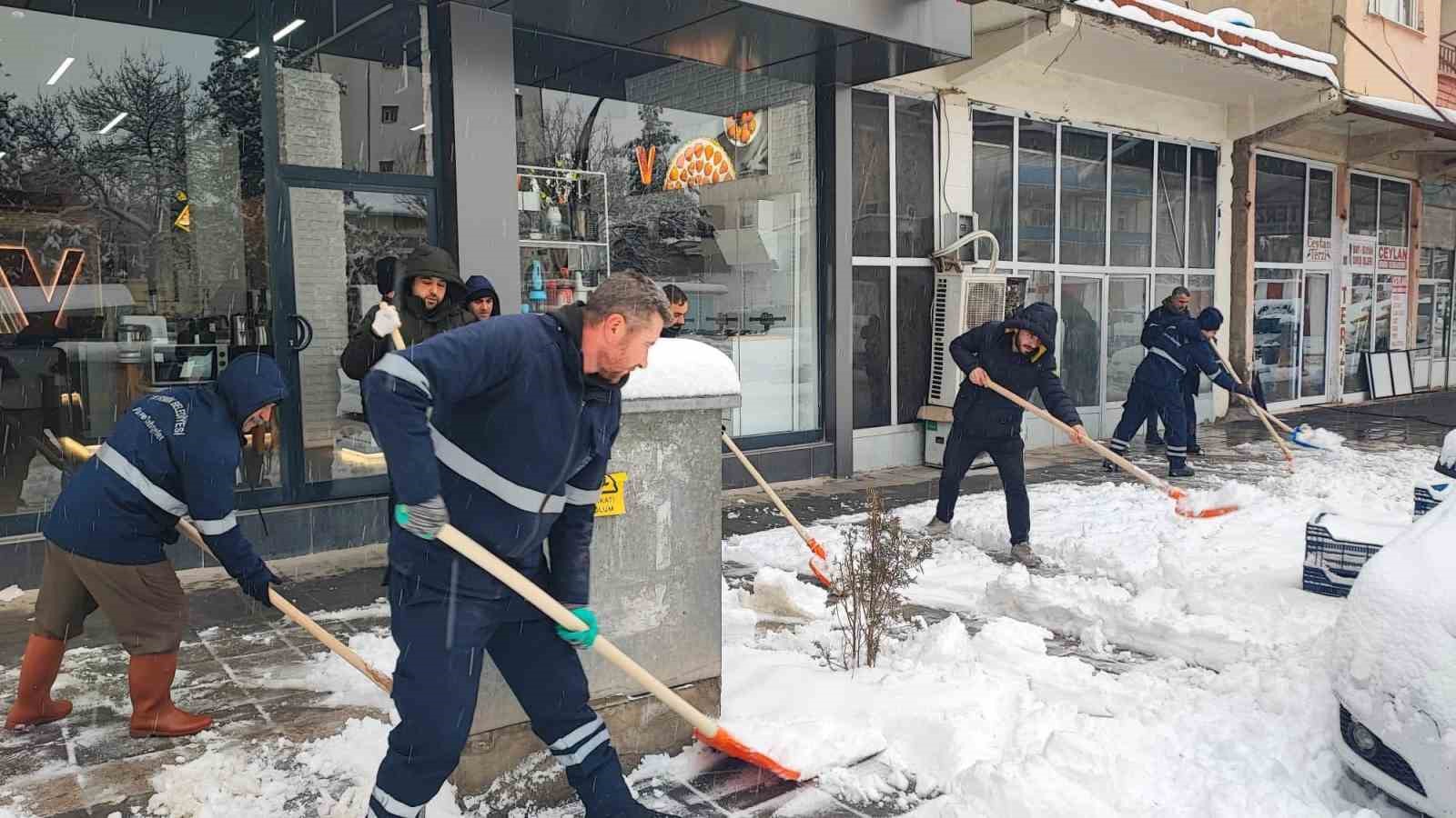 Çermik Belediyesi kar temizliğine başladı