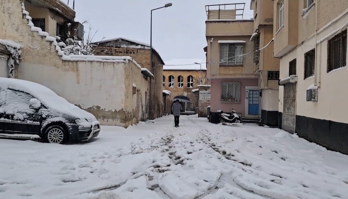 Kilis’te kar yağışı etkili oluyor