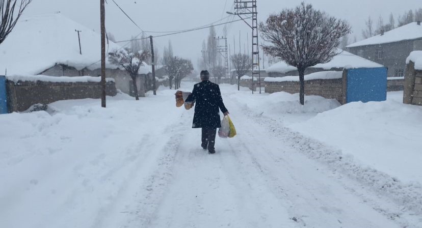 Patnos’ta kar yağışı yeniden etkisini gösterdi