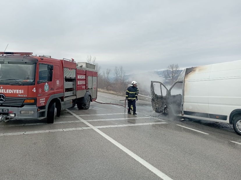 Tokat’ta alev alan panelvan kullanılamaz hale geldi