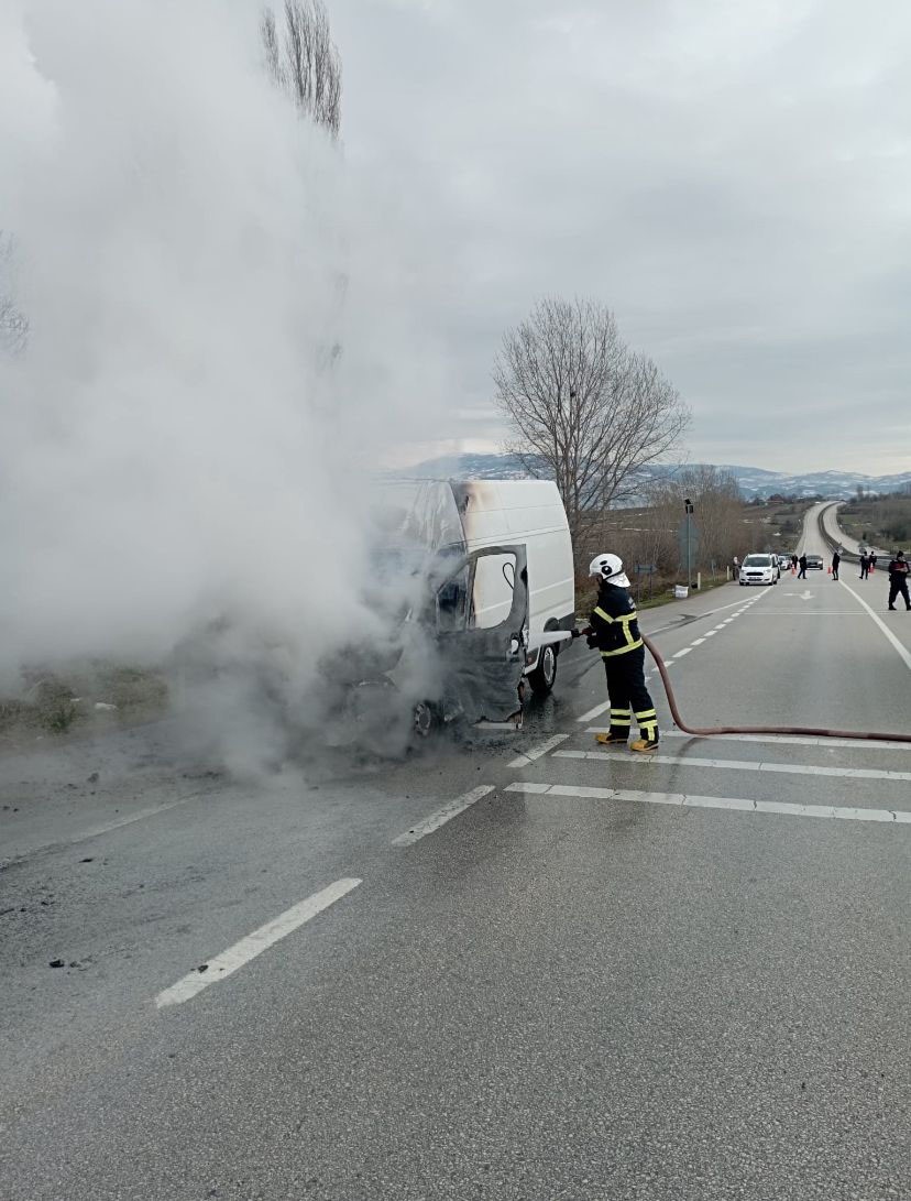 Tokat&rsquo;ta alev alan panelvan kullanılamaz hale geldi
