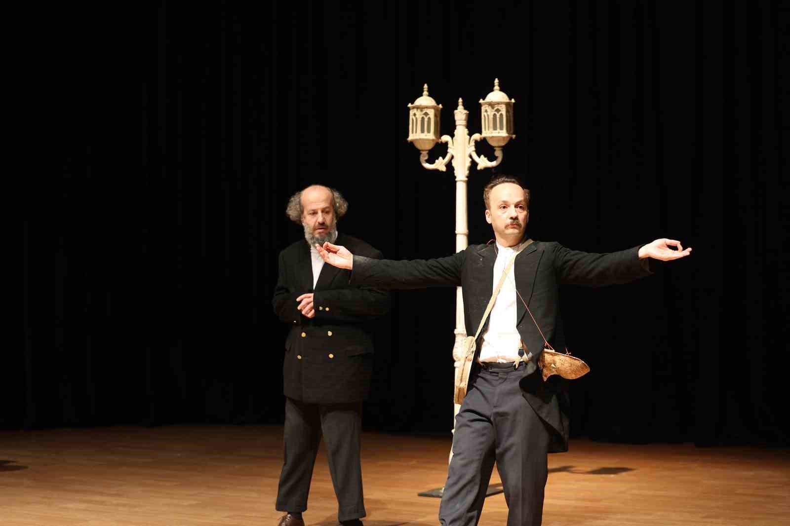 "Carmen" g&ouml;sterisi sanatseverlerden alkış topladı
