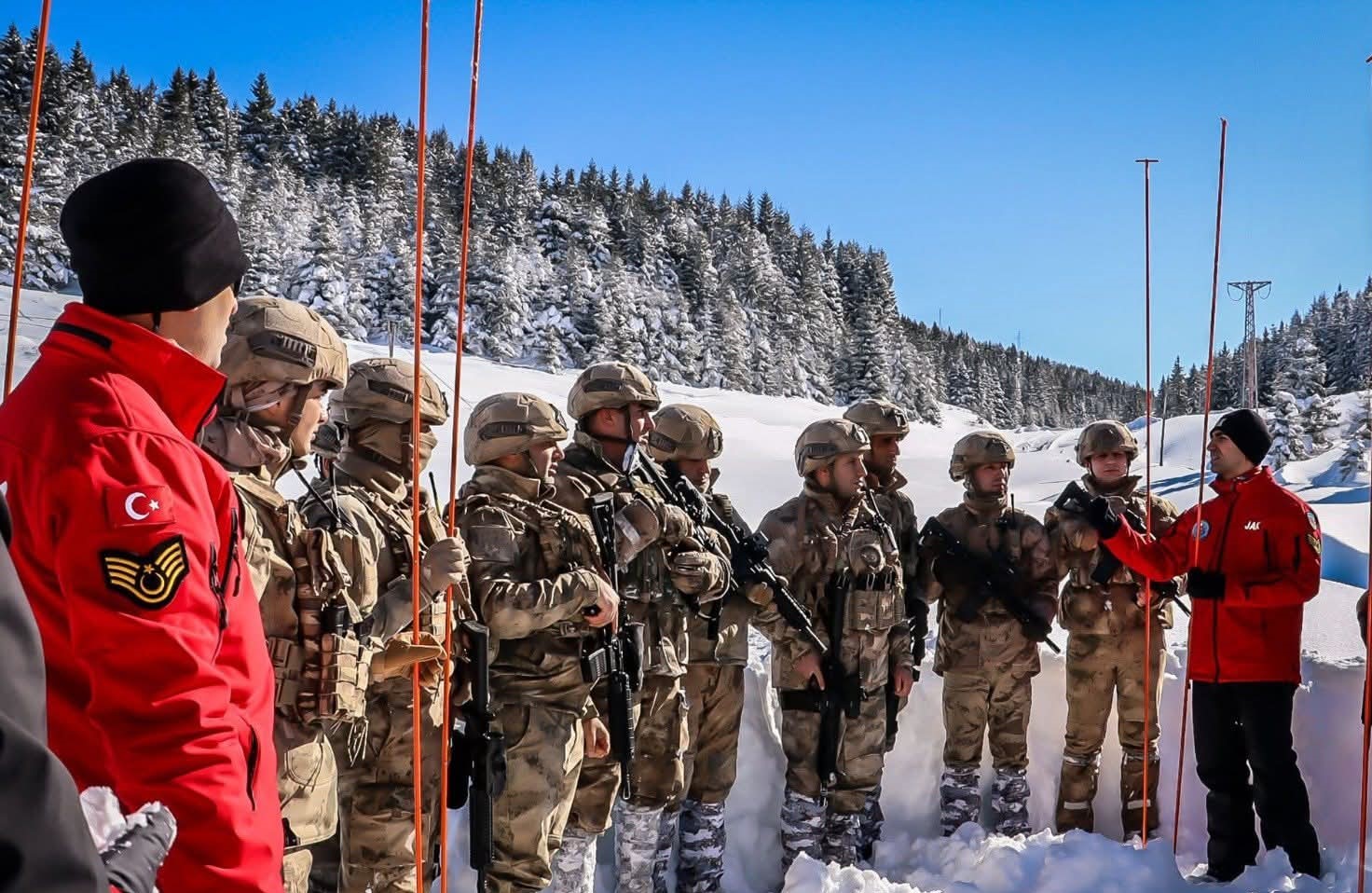 Ordu’da jandarmadan kar altında arama-kurtarma tatbikatı
