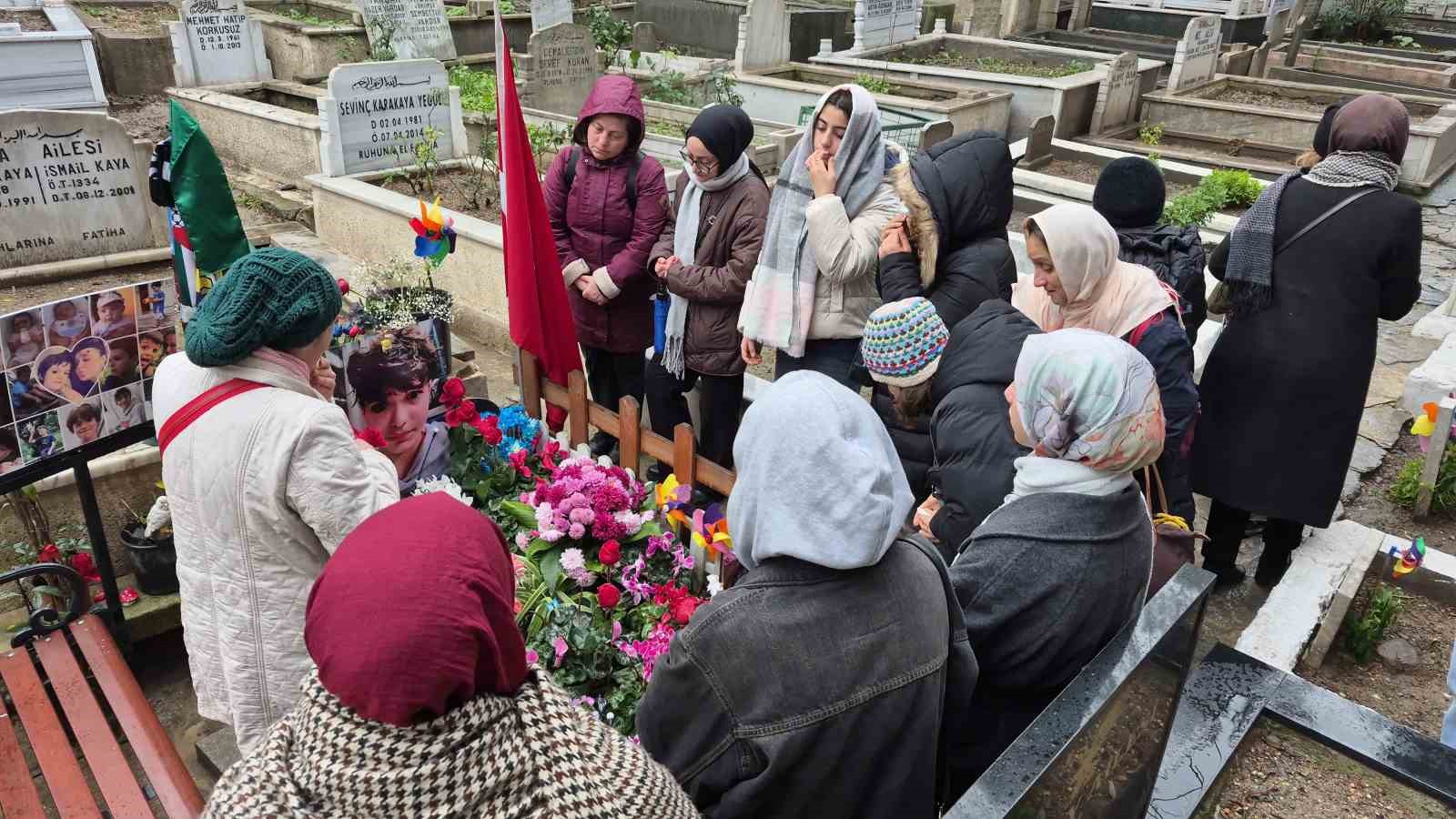 Mattia Ahmet Minguzzi &ouml;ld&uuml;r&uuml;lmesinin 1. yıl d&ouml;n&uuml;m&uuml;nde mezarı başında anıldı
