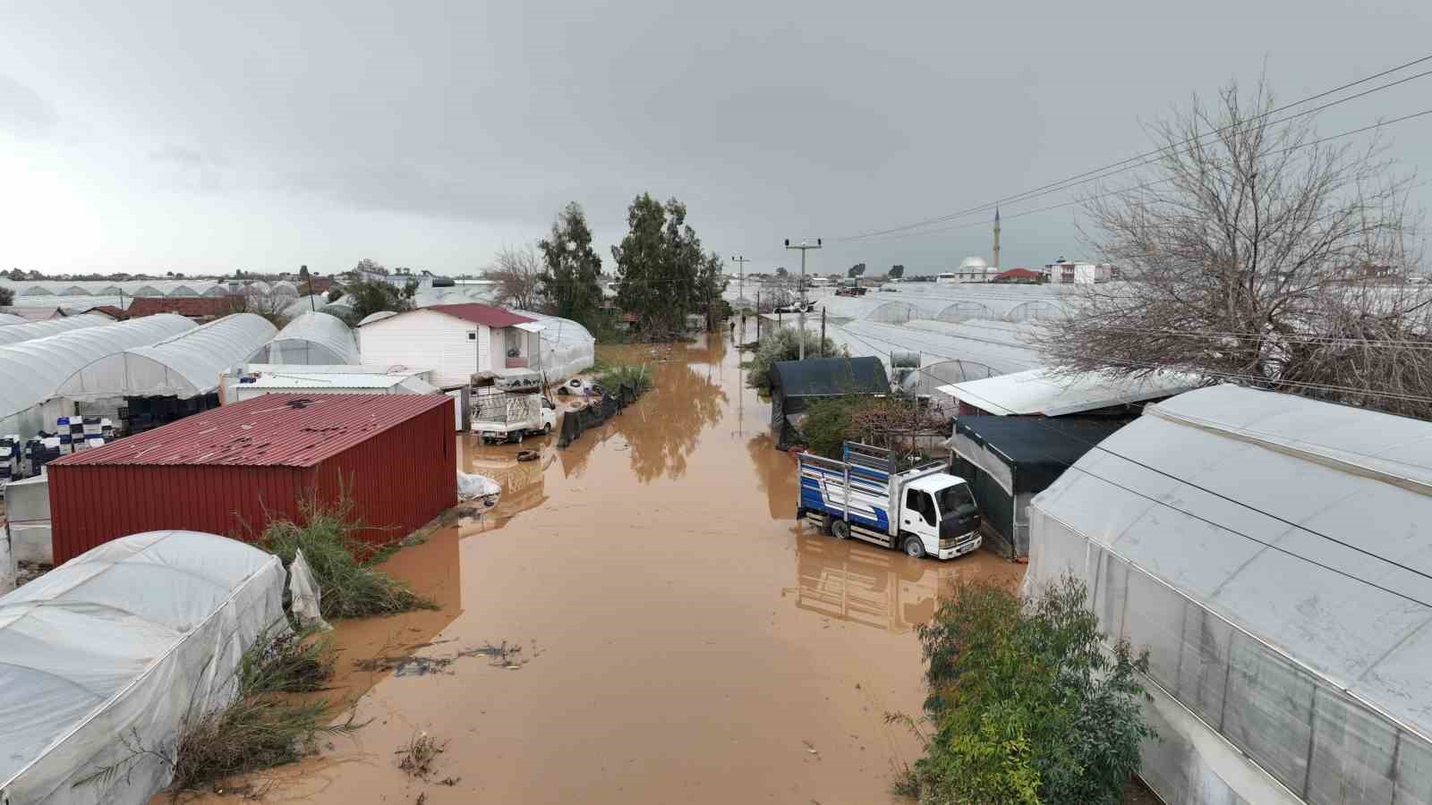 Büyükşehir, yağıştan etkilenen 3 ilçe için hasar tespit çalışması başlattı