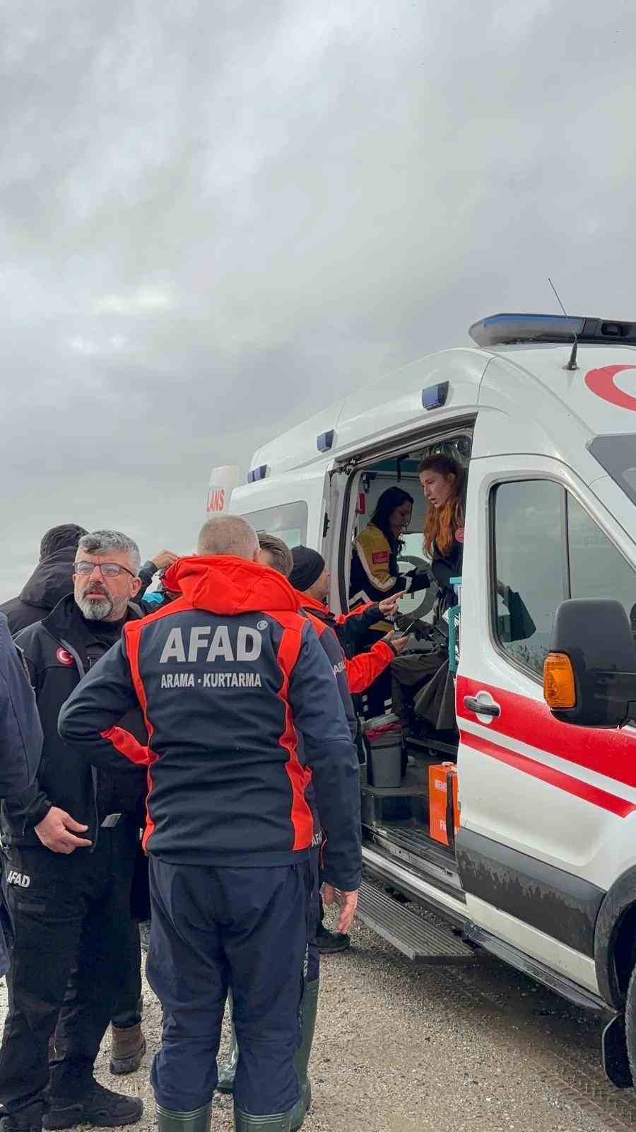 Kaybolan Alzheimer hastası yaşlı adam sulama kanalı kenarında bulundu
