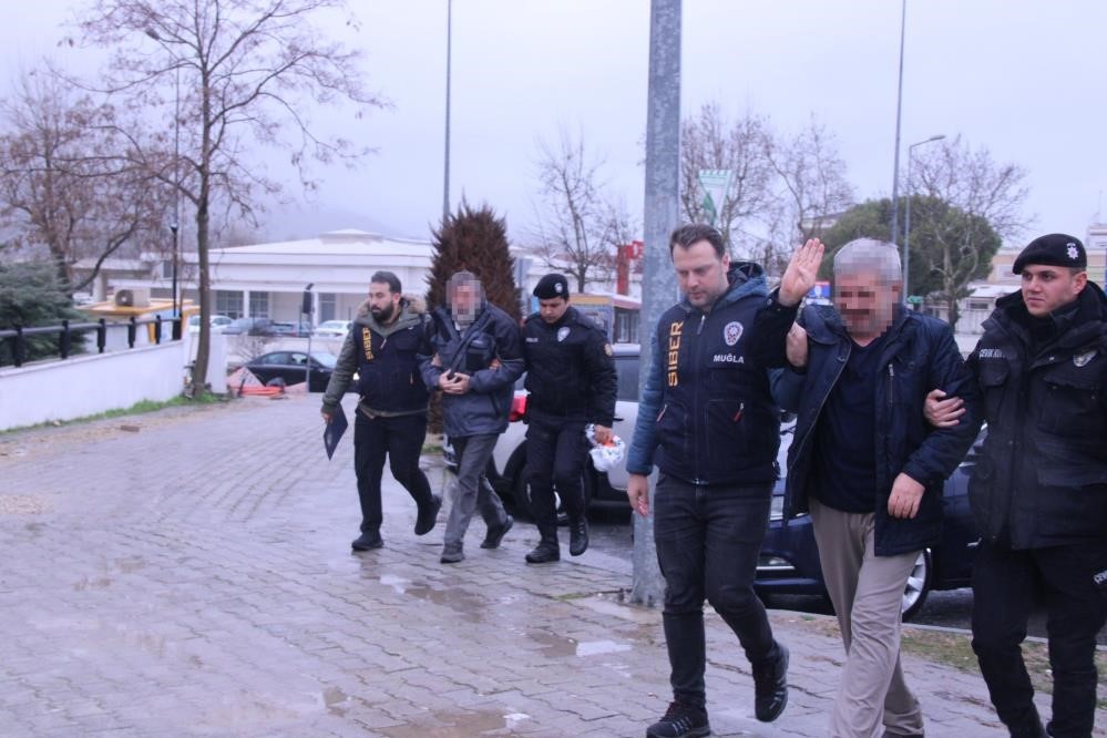 Muğla&rsquo;da sahte hesap &uuml;zerinden &lsquo;devlet b&uuml;y&uuml;klerine hakaret&rsquo; soruşturmasında 2 tutuklama
