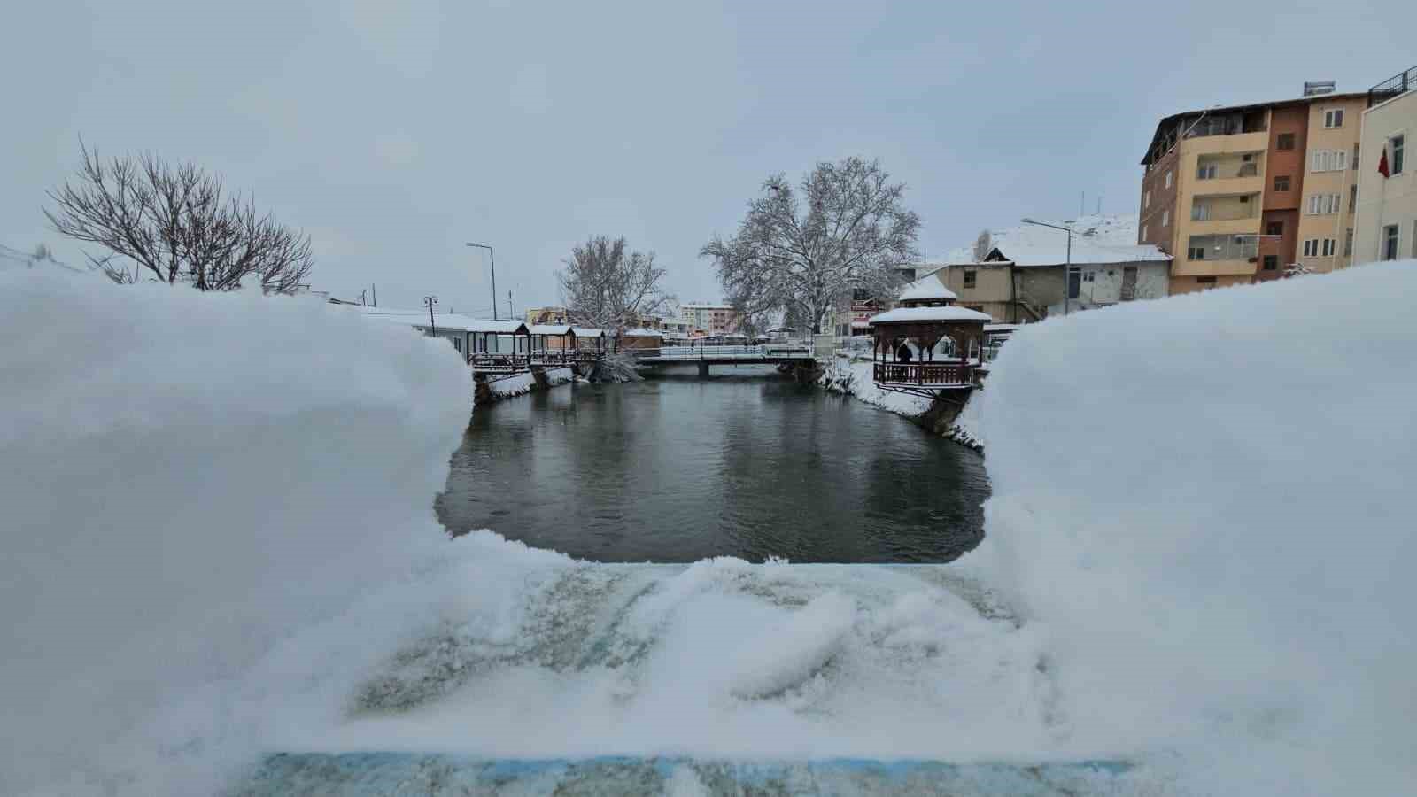 Malatya kırsalında kar kalınlığı 30 santimetreyi buldu
