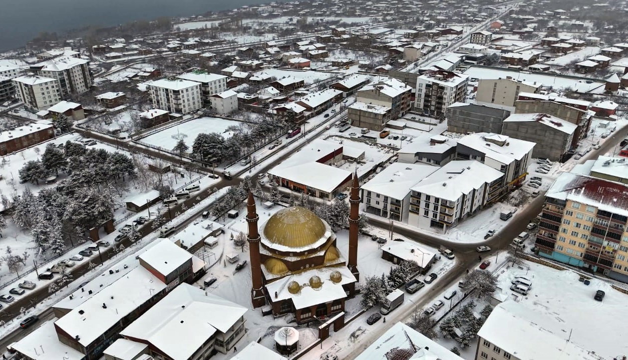 &lsquo;Sakin şehir&rsquo; Ahlat&rsquo;ın kış manzarası kamerada
