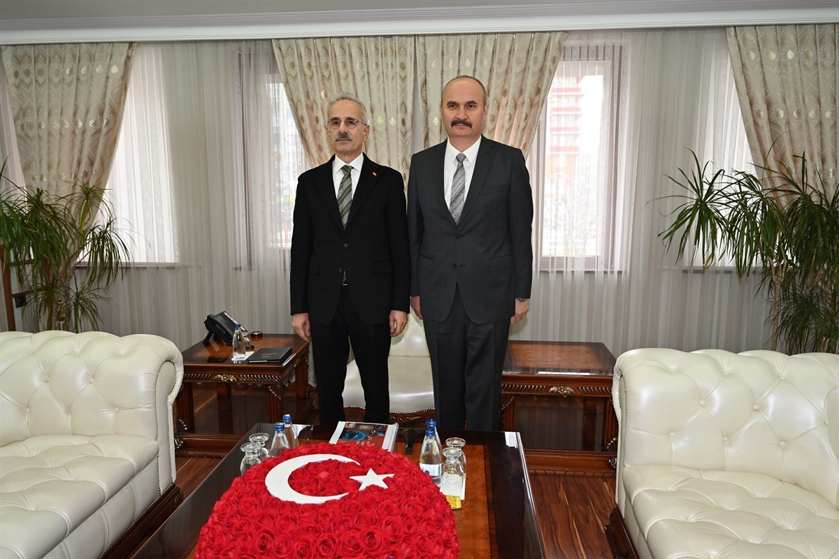 Ulaştırma ve Altyapı Bakanı Uraloğlu Batman&rsquo;da
